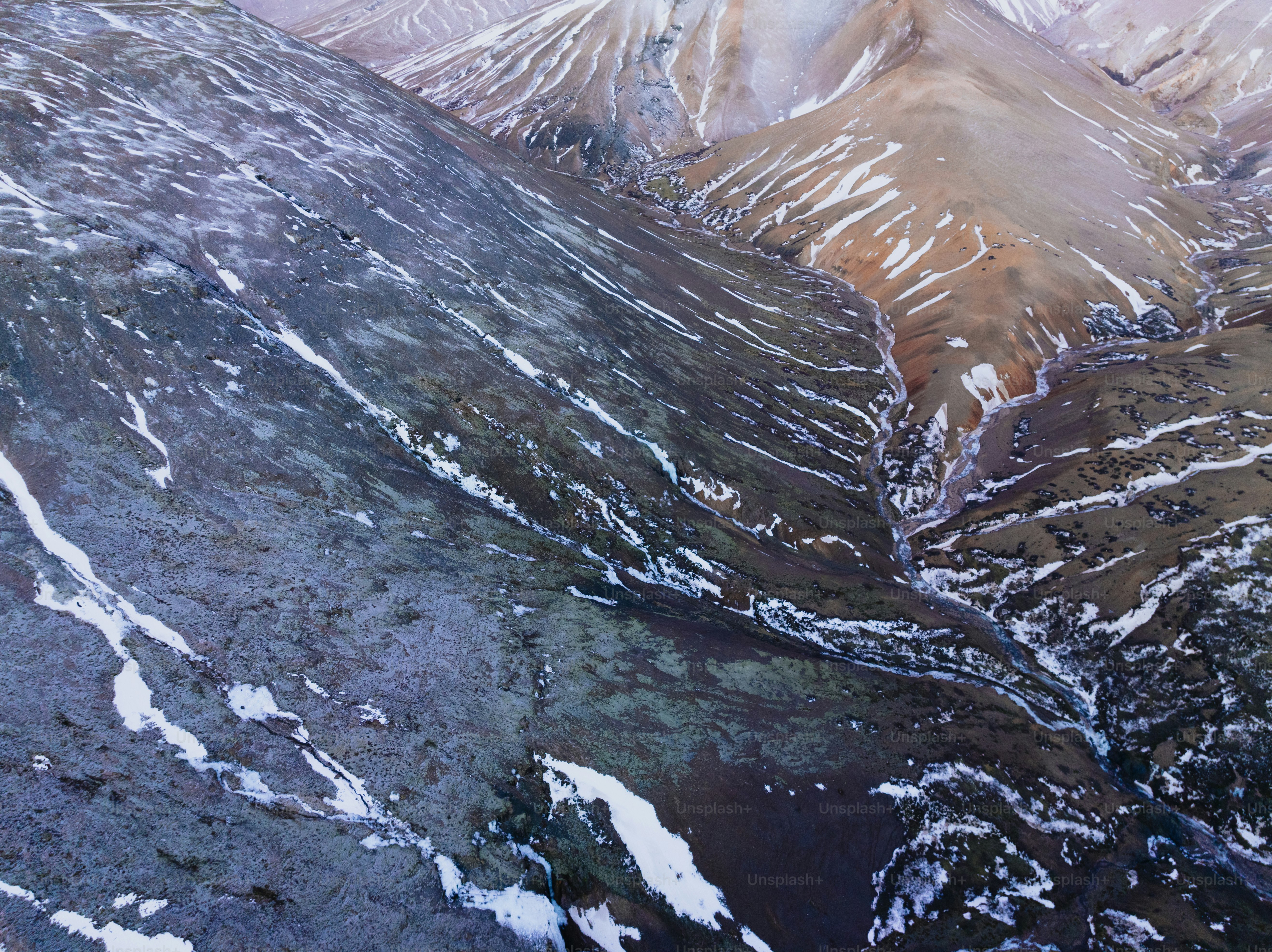 An aerial view of a snowy mountain range photo – Nature Image on Unsplash