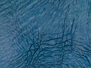 푸른 물 표면의 클로즈업 뷰