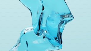 Un primer plano de una escultura de vidrio azul