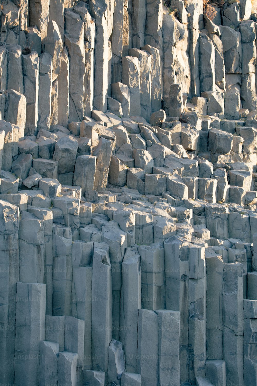 a large group of rocks sitting next to each other