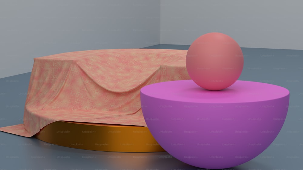 uma bola rosa sentada em cima de uma mesa roxa