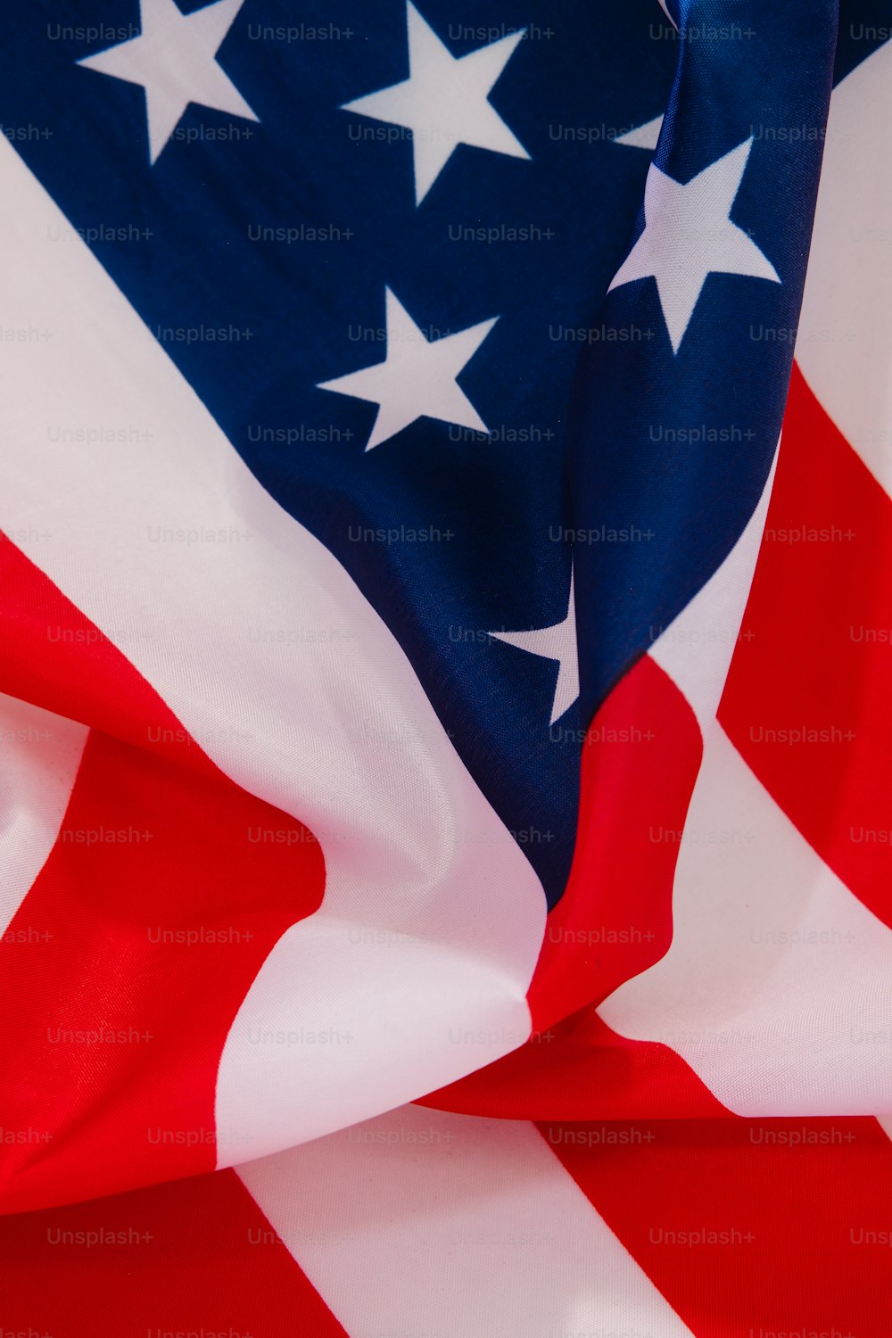 アメリカの国旗が風に揺れている