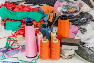 a table topped with lots of different types of thread