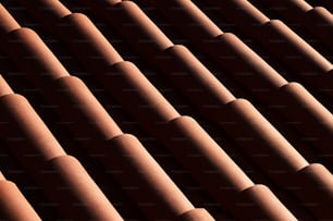 粘土タイルで作られた屋根のクローズアップ