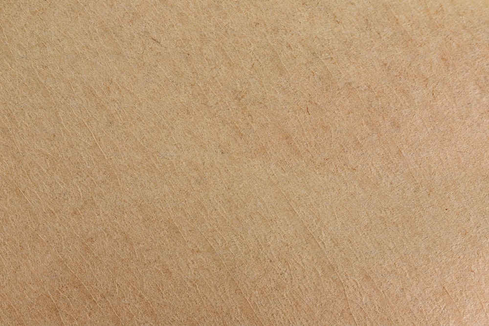 um close up de um pedaço de papelão marrom