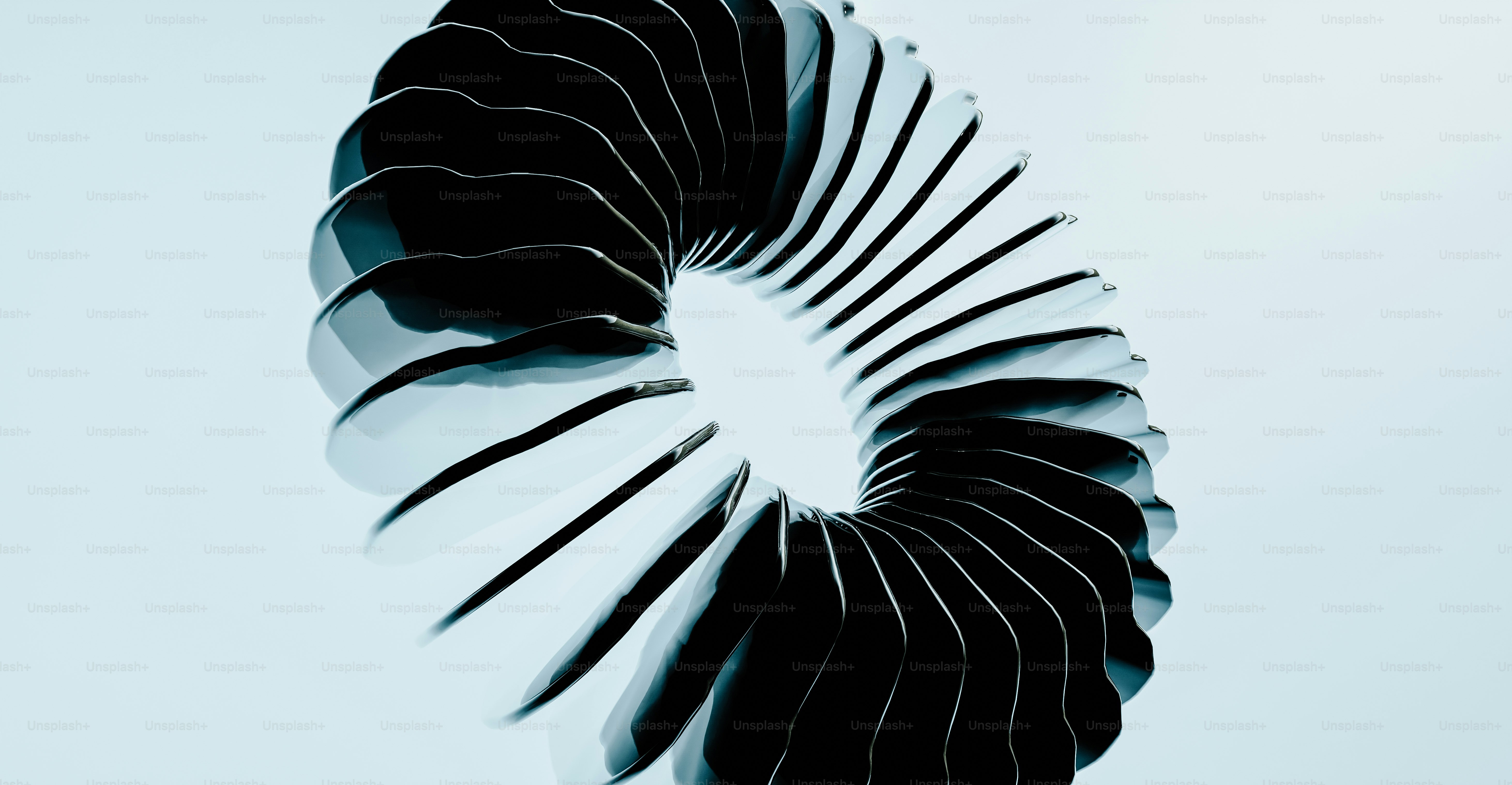 uma foto em preto e branco de um objeto em forma de espiral