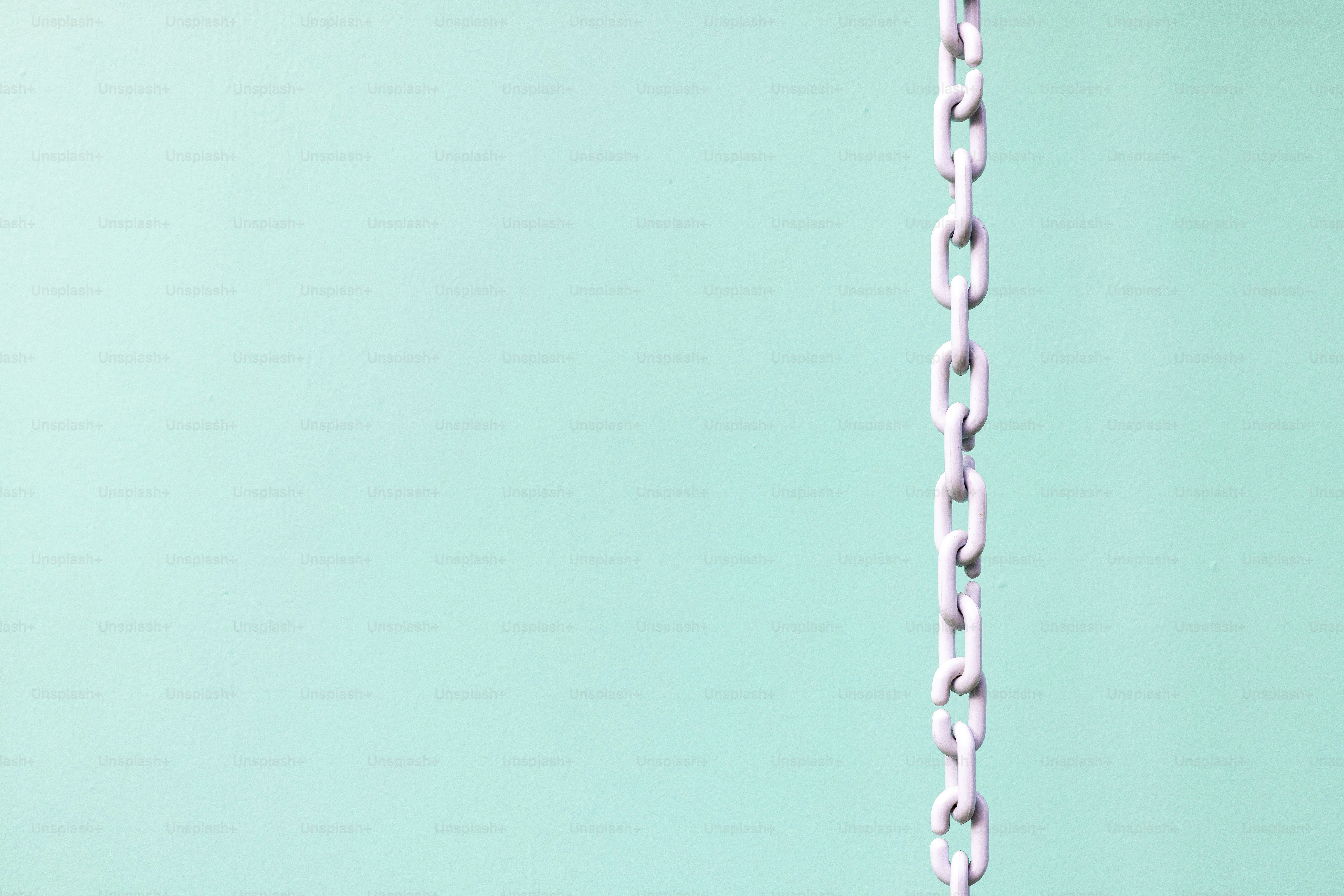 a close up of a chain on a green background