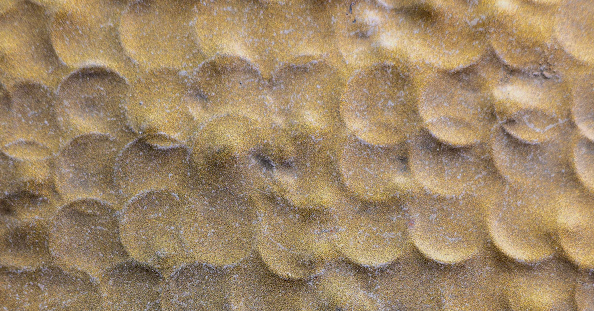 Throws Texture A close up of a textured surface with circles photo – Hammered texture ...