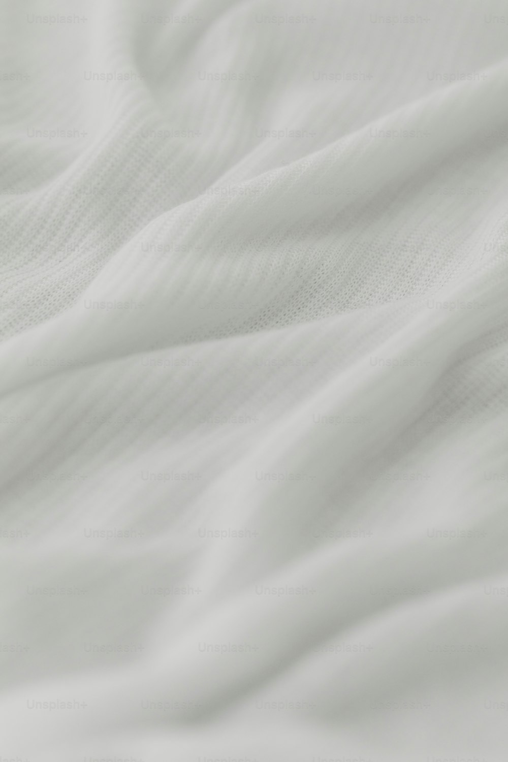 Vue rapprochée d’un drap de lit blanc