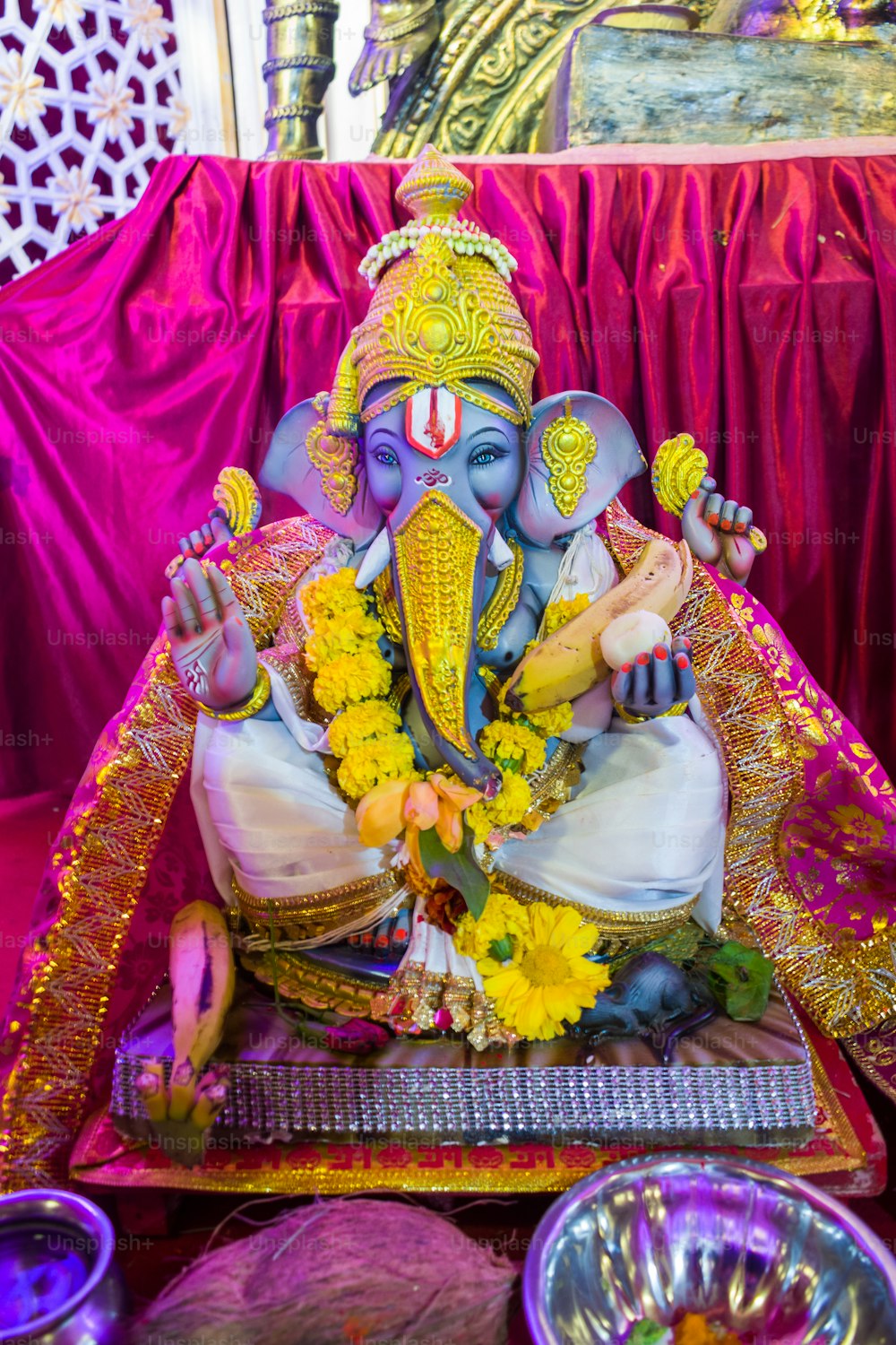 Une statue du dieu Ganesh dans un temple