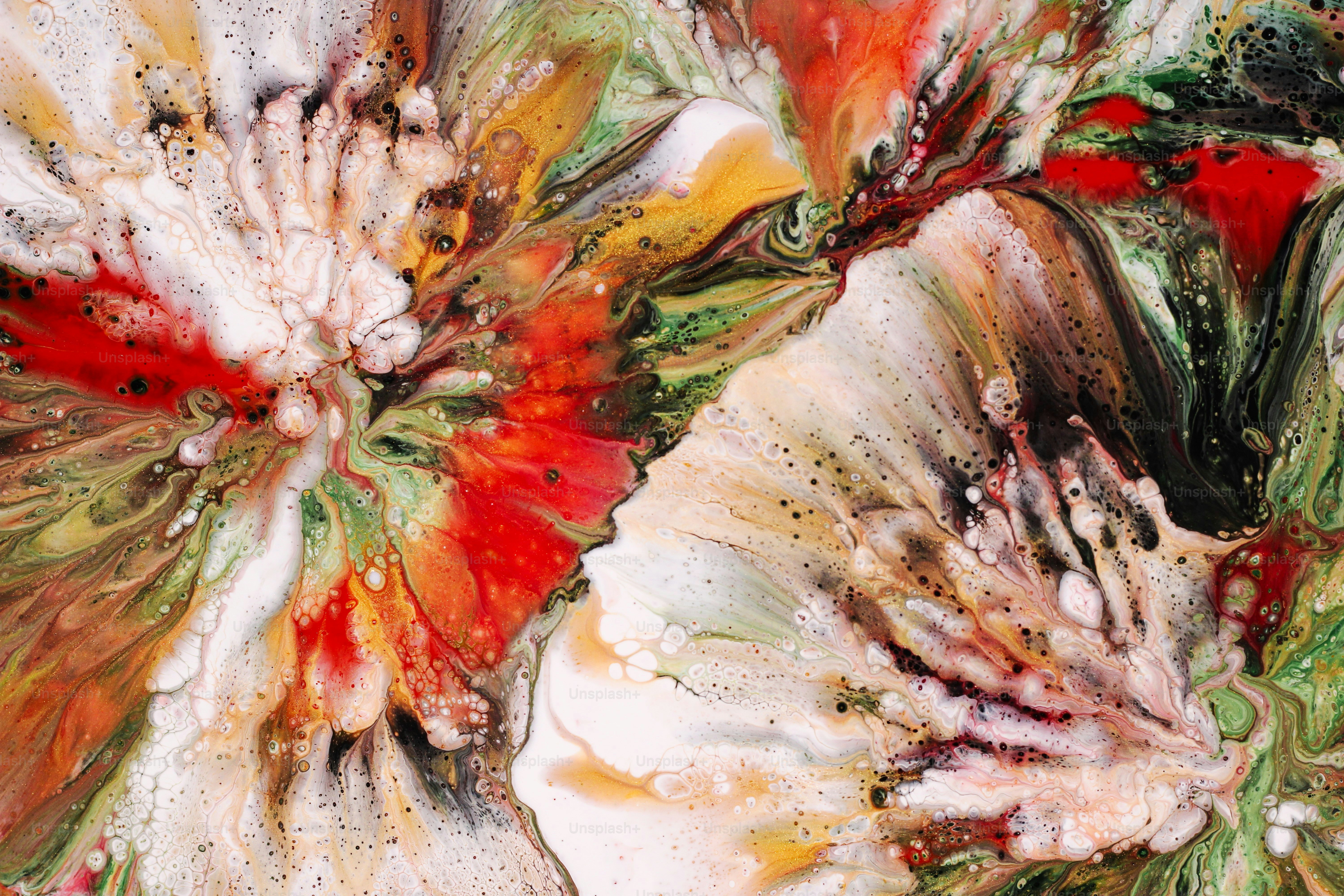 Un primer plano de una pintura de flores