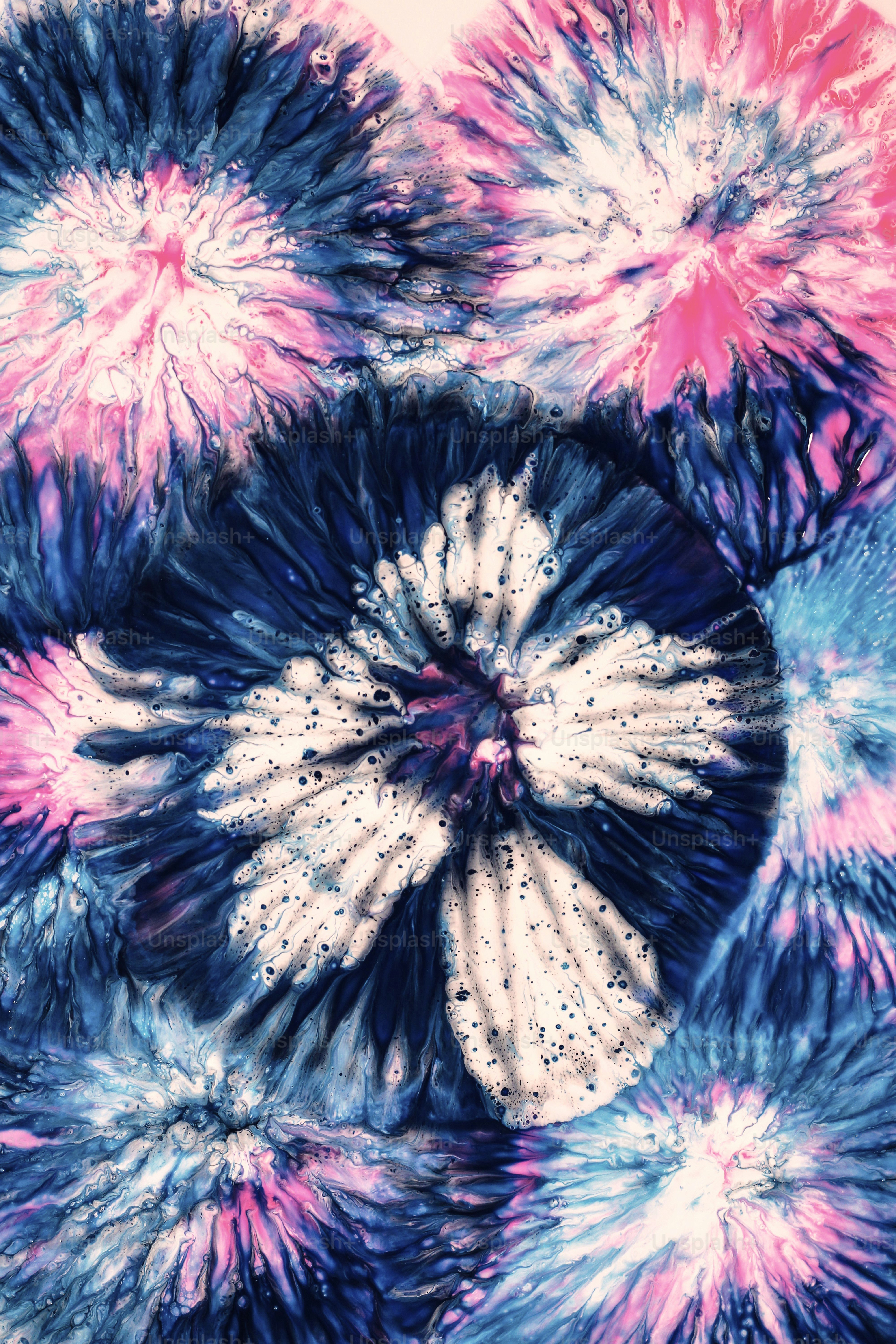 Un primer plano de un ramo de flores de diferentes colores