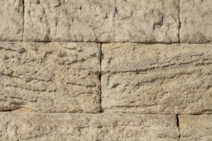um close up de uma parede feita de rochas