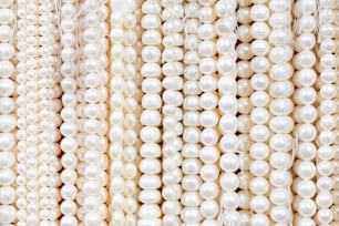 a close up of a bunch of pearls