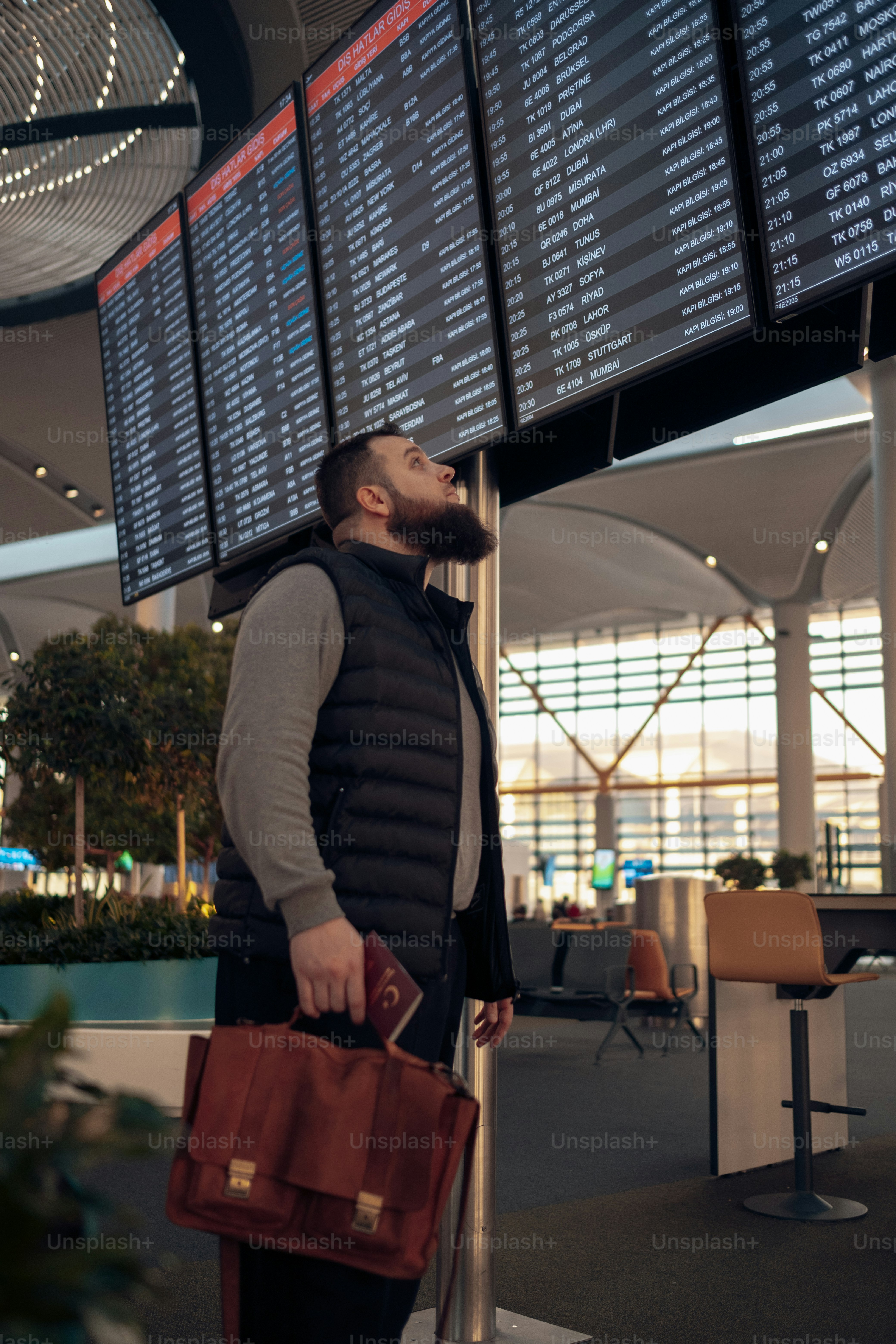 Traveler using airfare tracking tools to monitor flight prices on a laptop