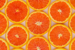 반으로 자른 오렌지 조각 그룹