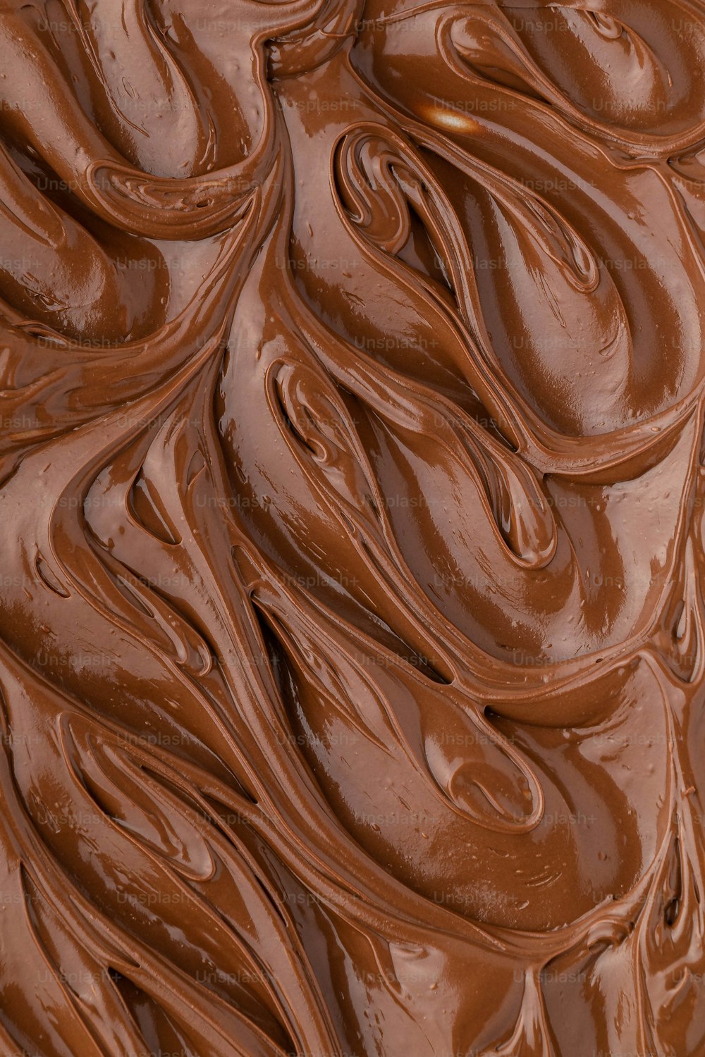 Gros plan d’un motif tourbillonnant de chocolat