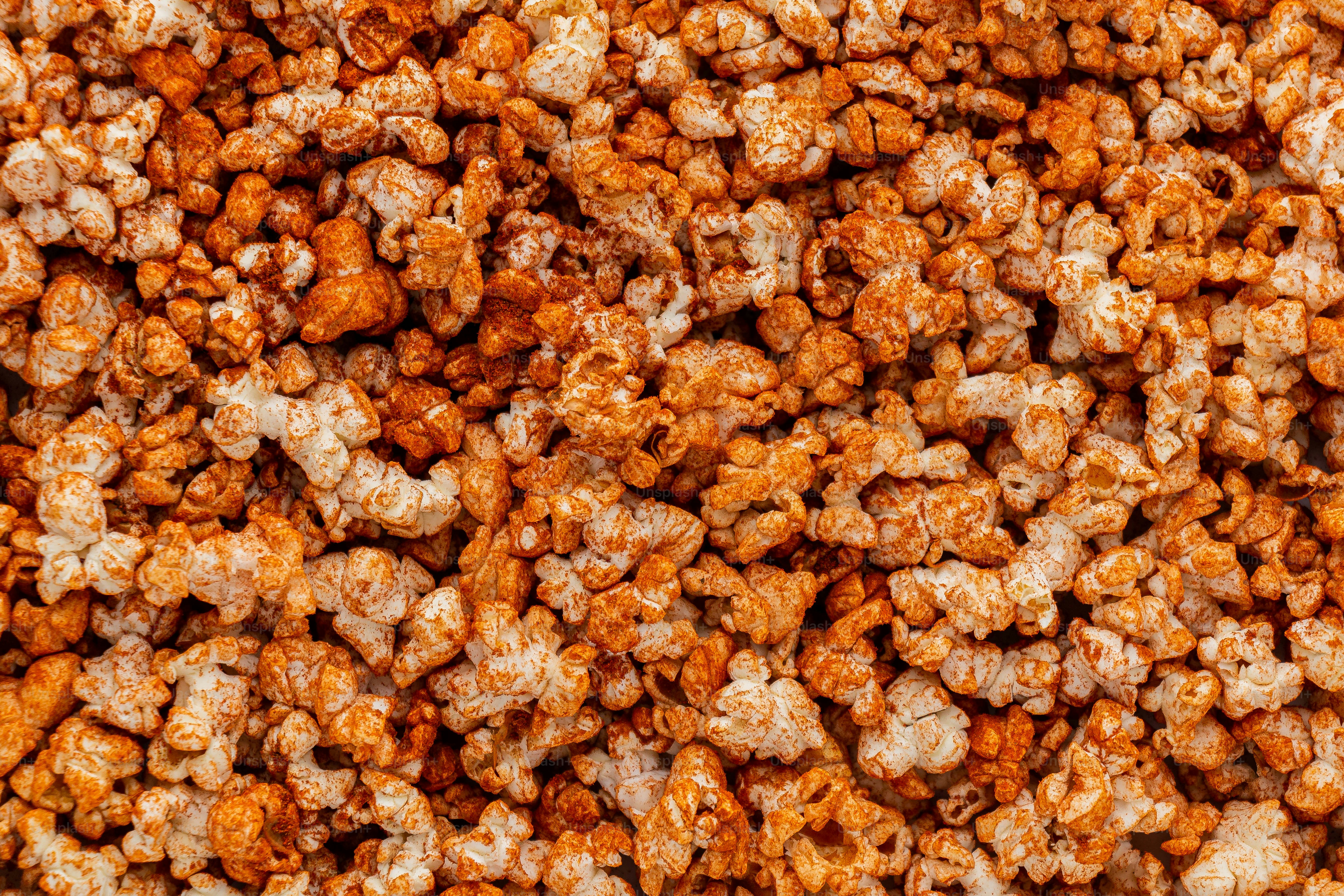 Un primo piano di una pila di popcorn