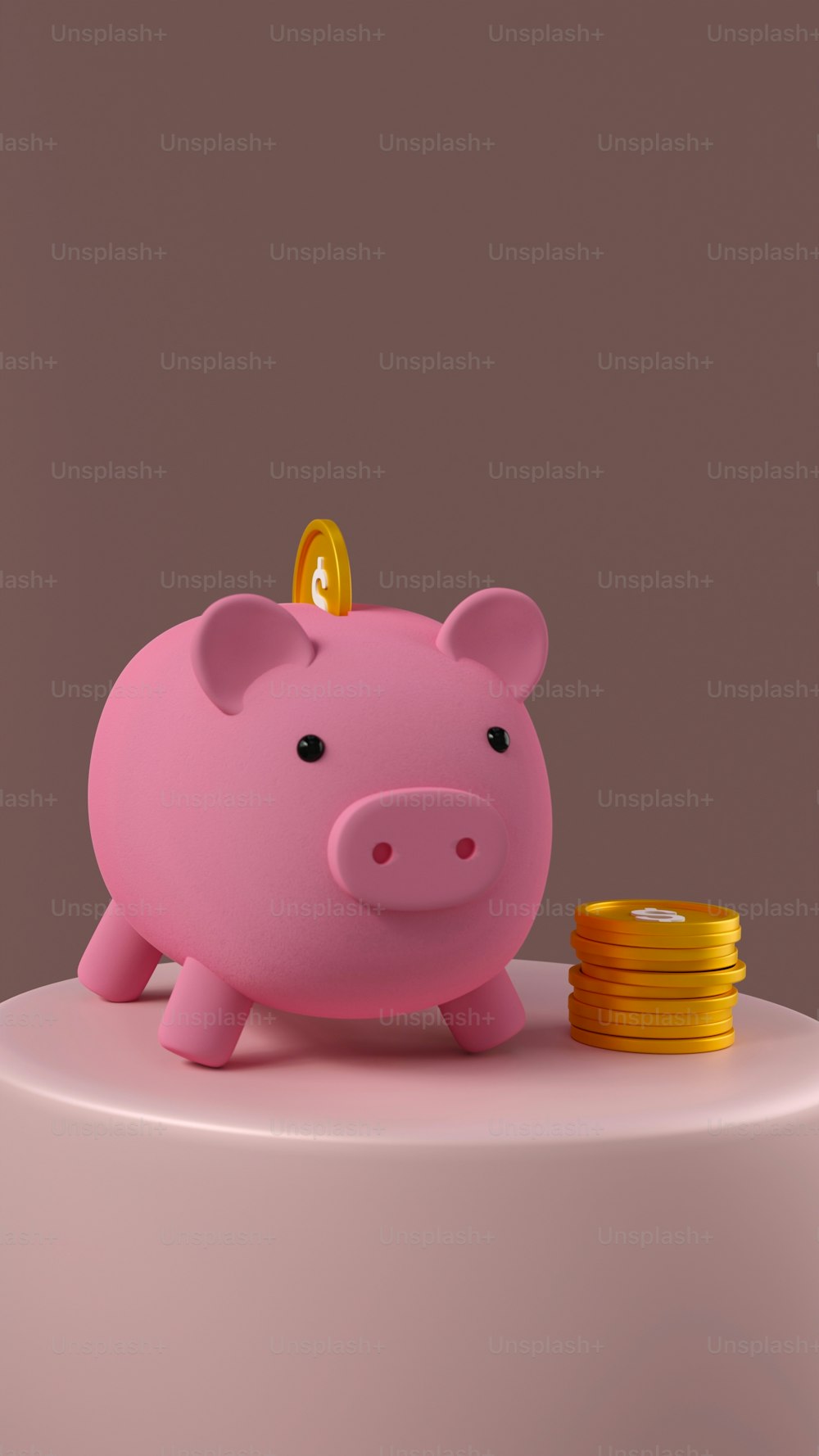 Un salvadanaio rosa seduto in cima a una pila di monete d'oro