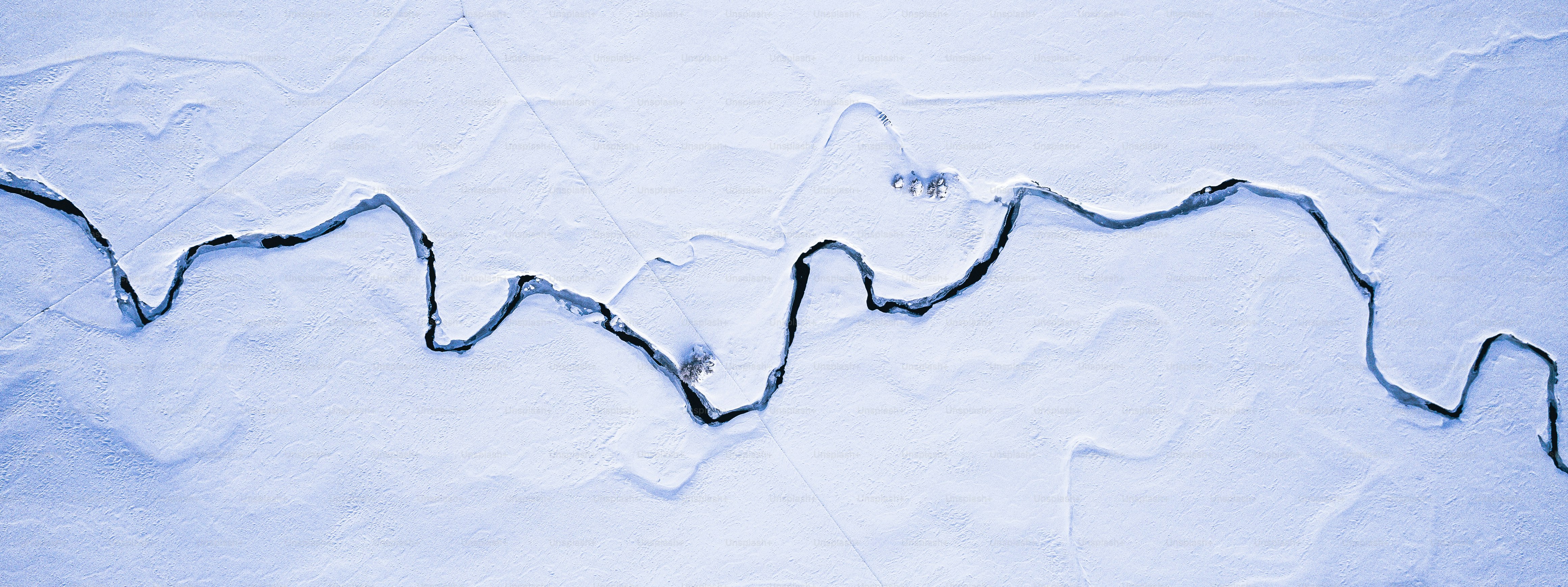 a picture of some snow and some lines