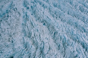大きな氷河壁の空中写真