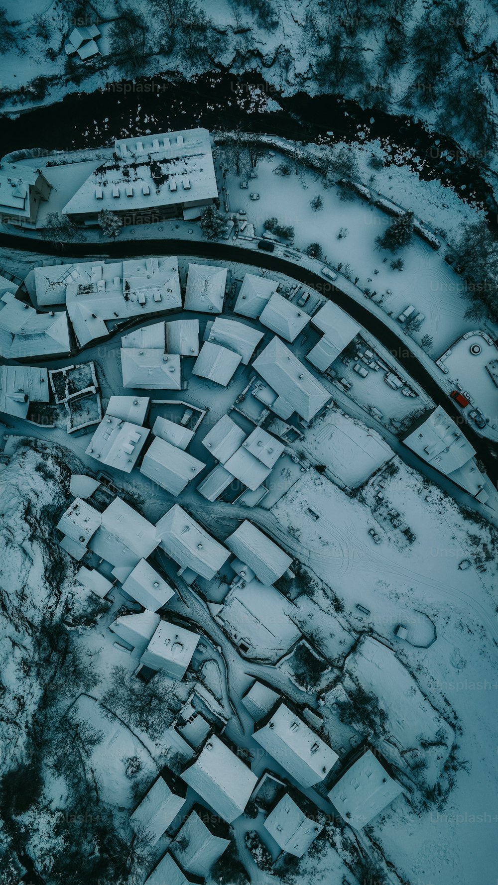 une vue a�érienne d’une ville dans la neige