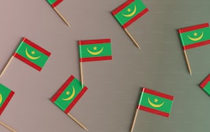 小さな緑と赤の旗のグループ
