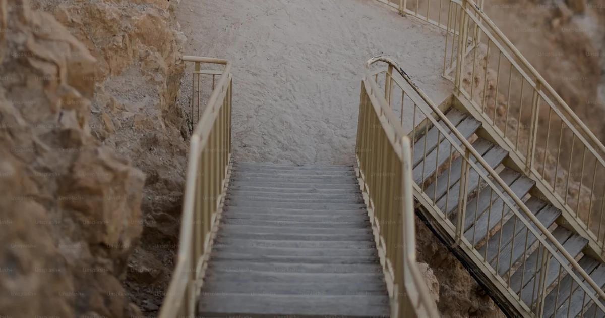 Cliff Ramp A set of stairs leading up to a cliff photo – Screensaver Image on Unsplash
