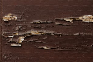 une surface métallique rouillée avec peinture écaillée