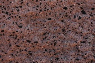 un primer plano de una superficie de granito marrón