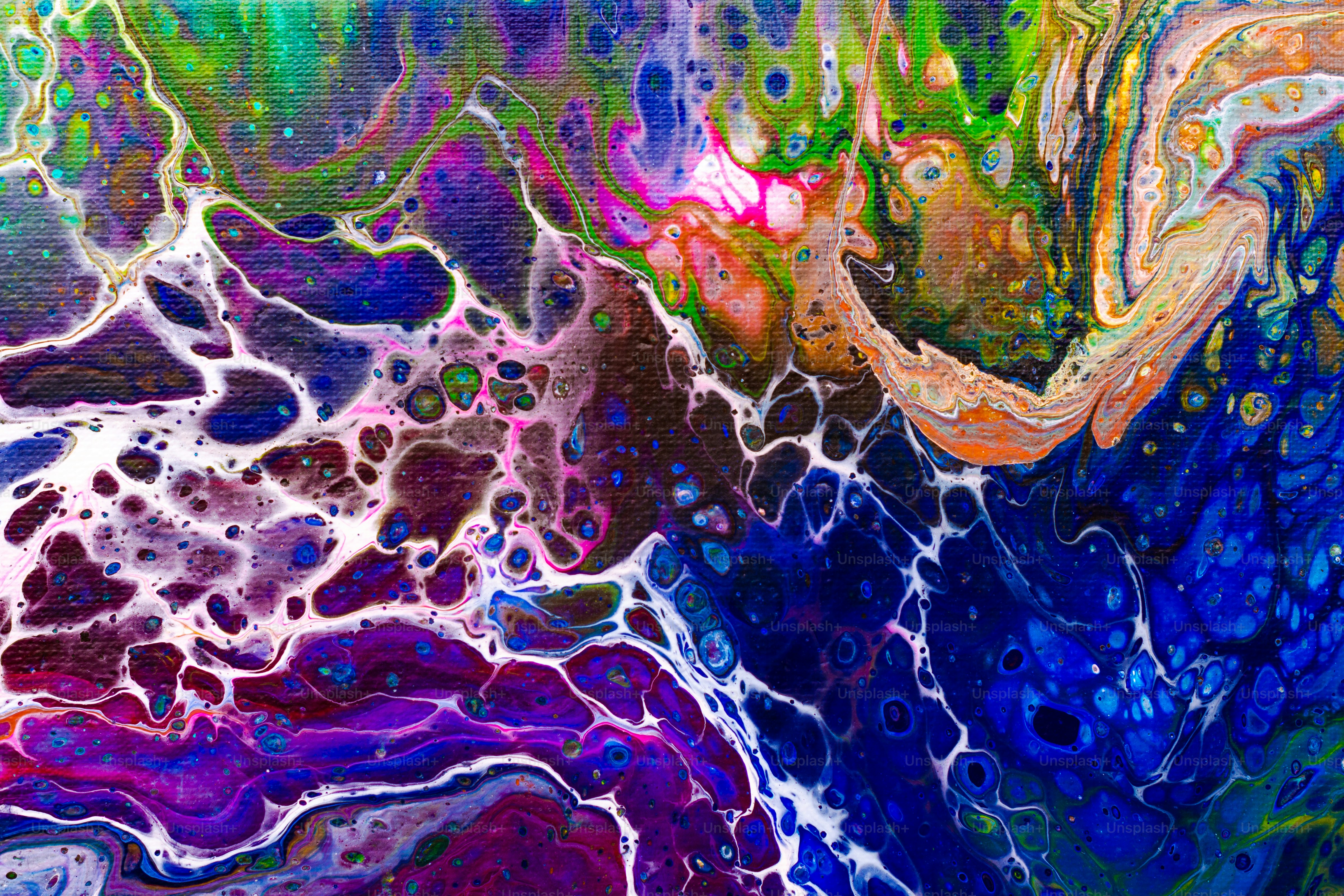 Una pintura abstracta de una ola de color