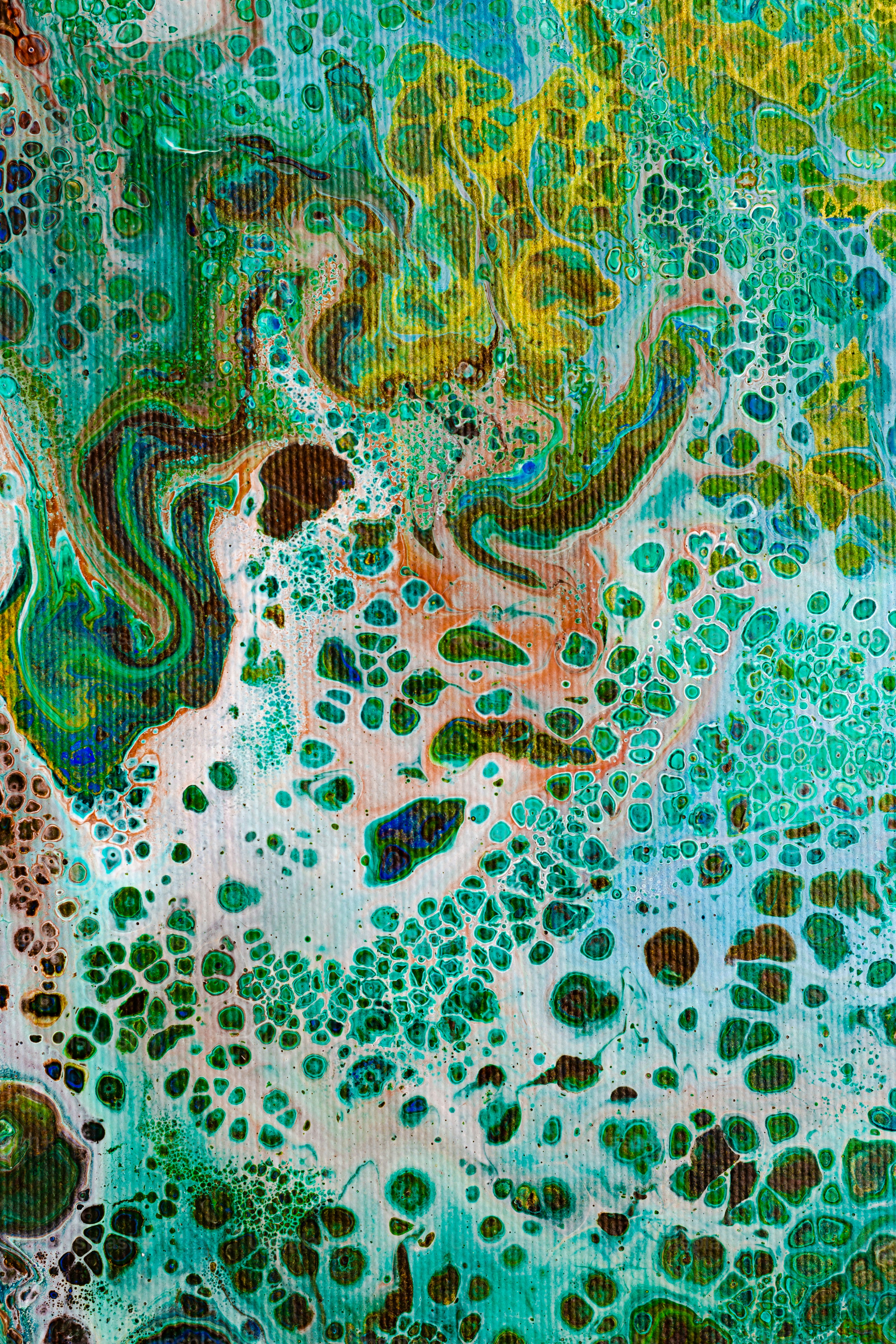 Una pintura abstracta con muchos colores diferentes