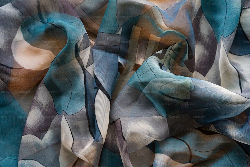 um close up de um tecido azul e marrom