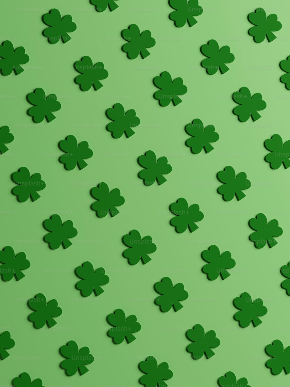 Ein Muster aus grünen Kleeblättern auf grünem Hintergrund