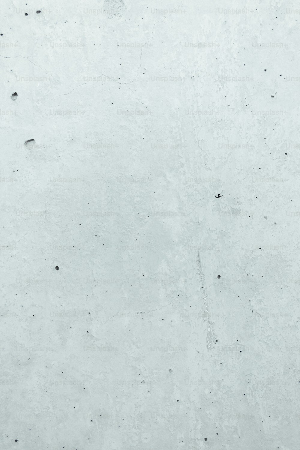 스노우 보드에있는 사람의 흑백 사진