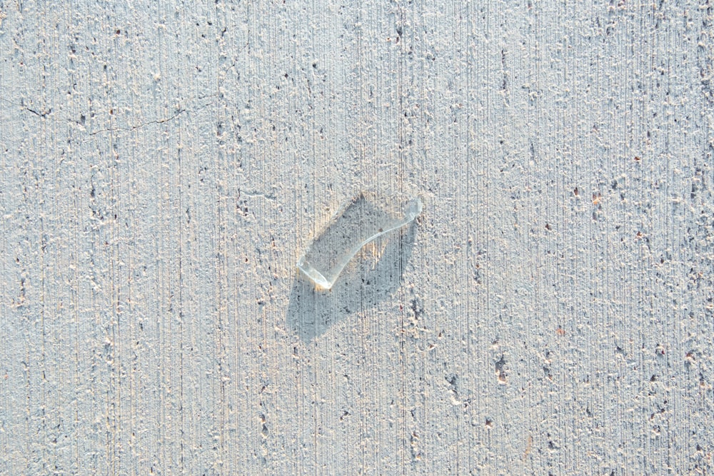 a small umbrella sitting on top of a sandy beach