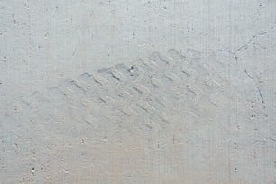 Una imagen de la palabra feliz escrita en la arena