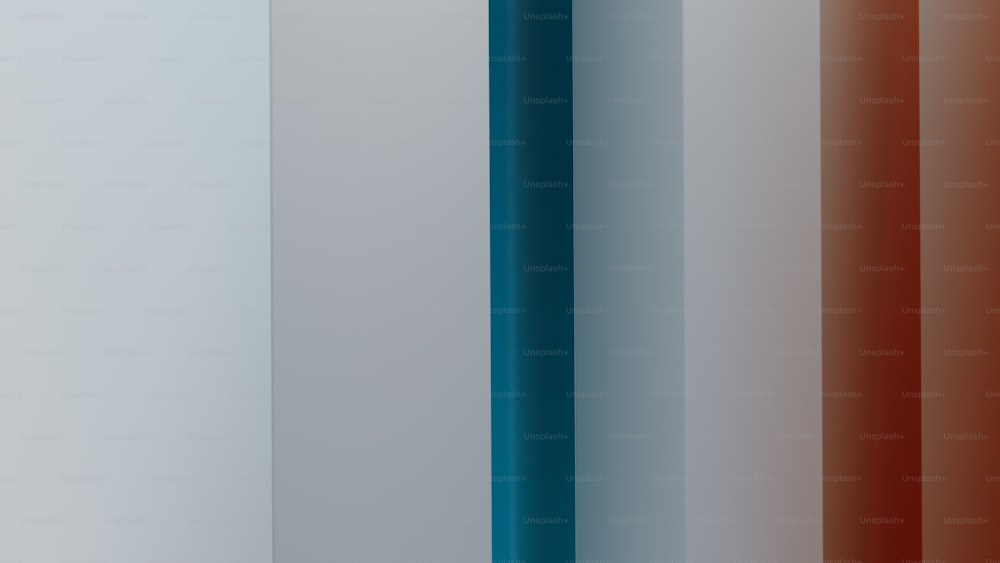 uma parede branca e azul com listras verticais