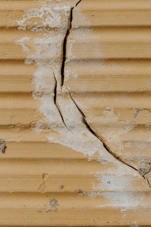 a crack in the side of a building