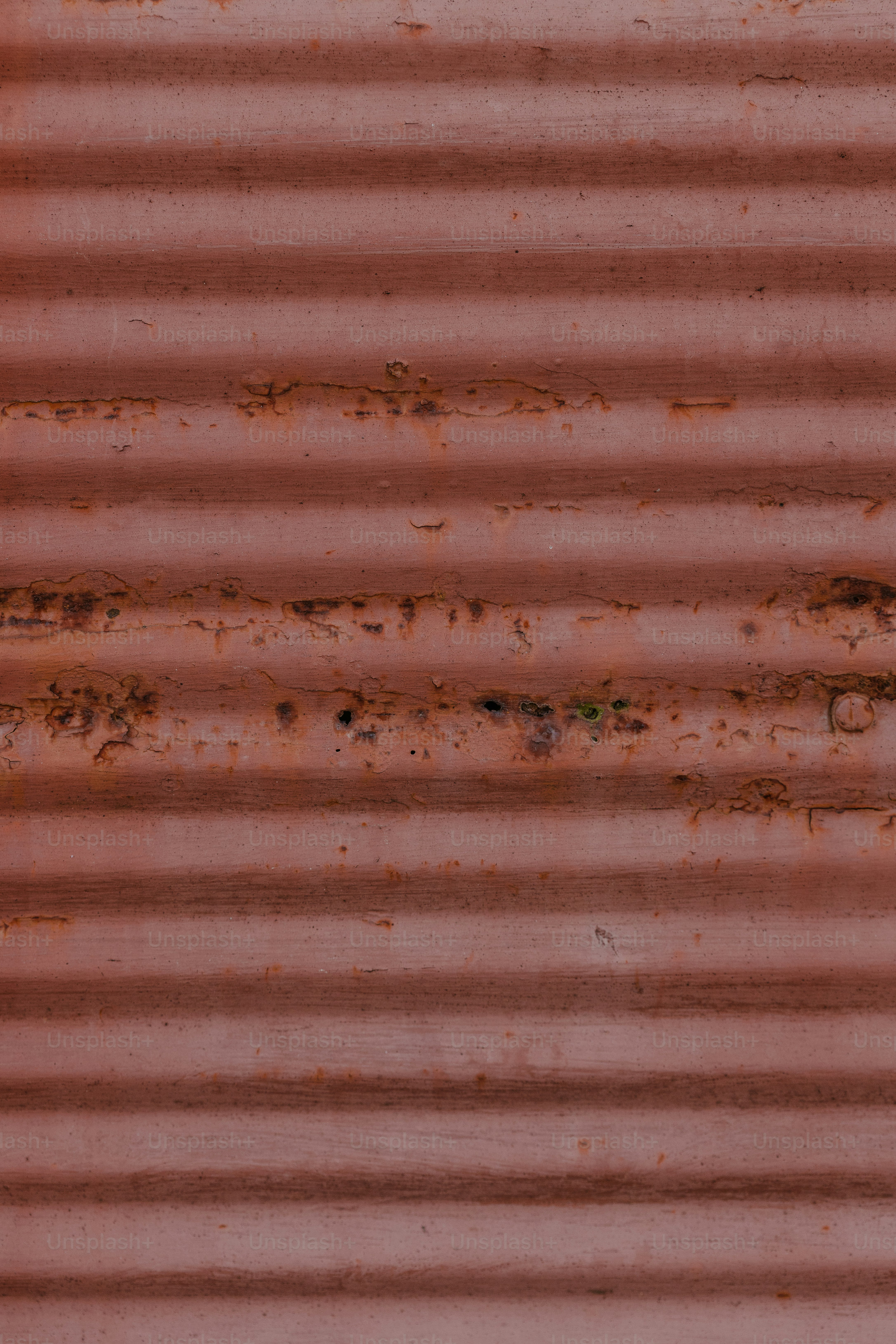 una superficie metálica oxidada con una pequeña cantidad de óxido