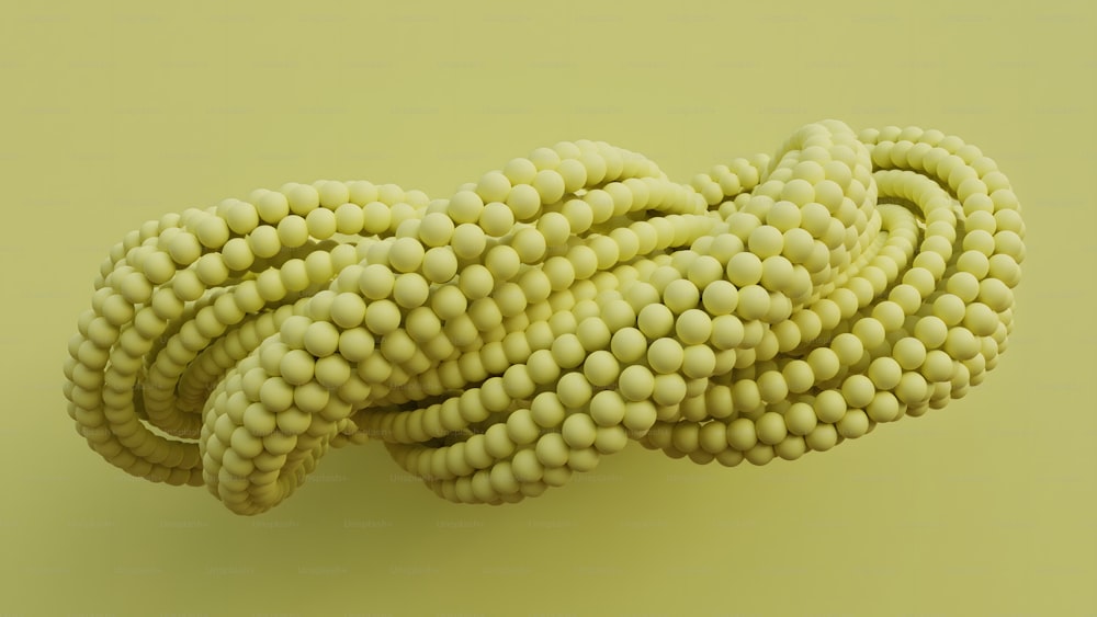 un bouquet de perles blanches assis sur une surface verte