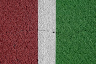 Le drapeau italien est peint sur un mur