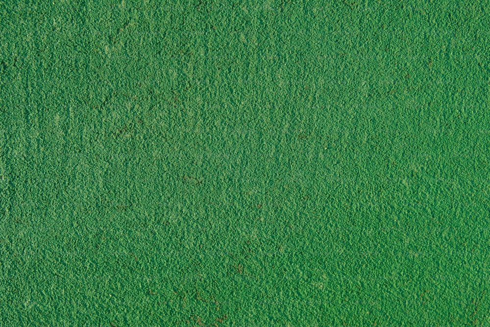 Una vista aérea de un campo de césped verde