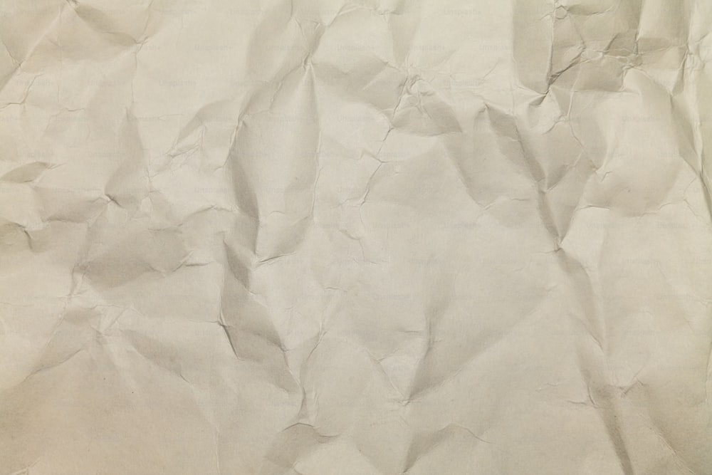 Un primer plano de un pedazo de papel blanco