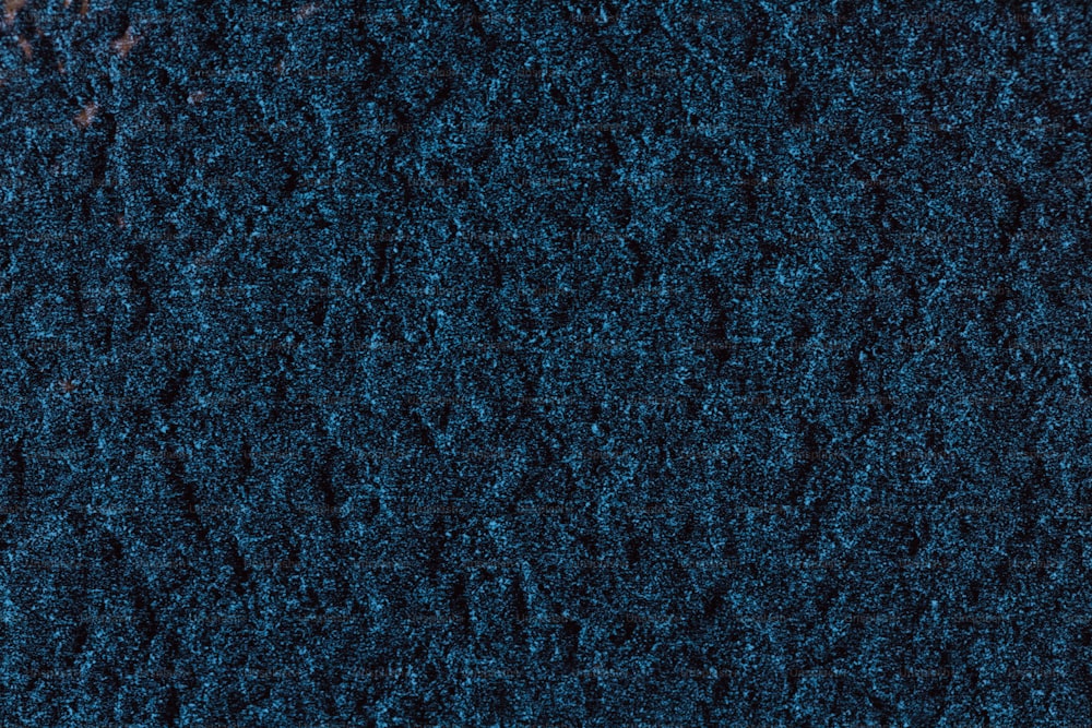 Un primo piano di una trama di tappeto blu