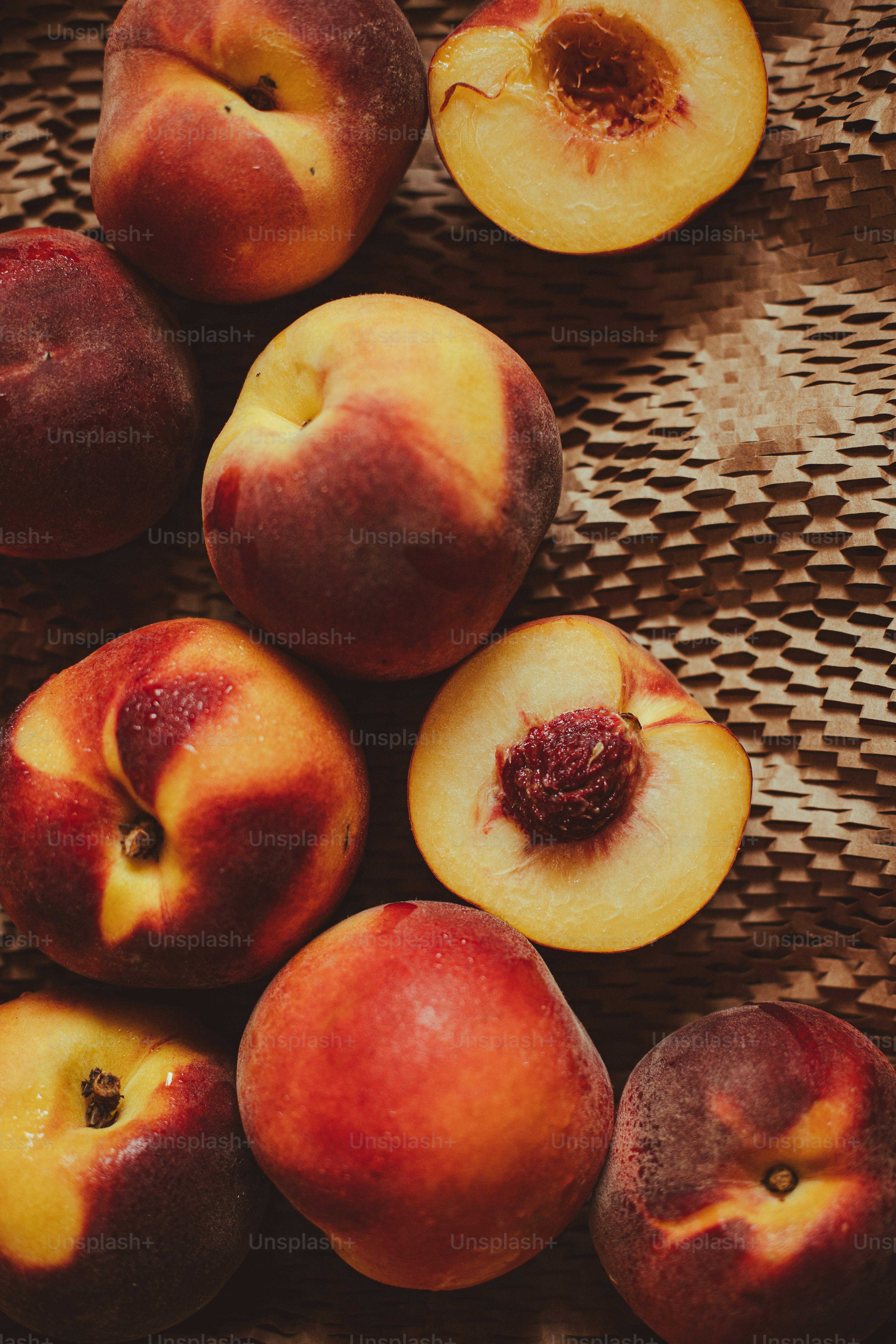 a group of peaches sitting on top of a table