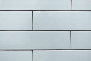 Un primo piano di un muro di mattoni bianchi