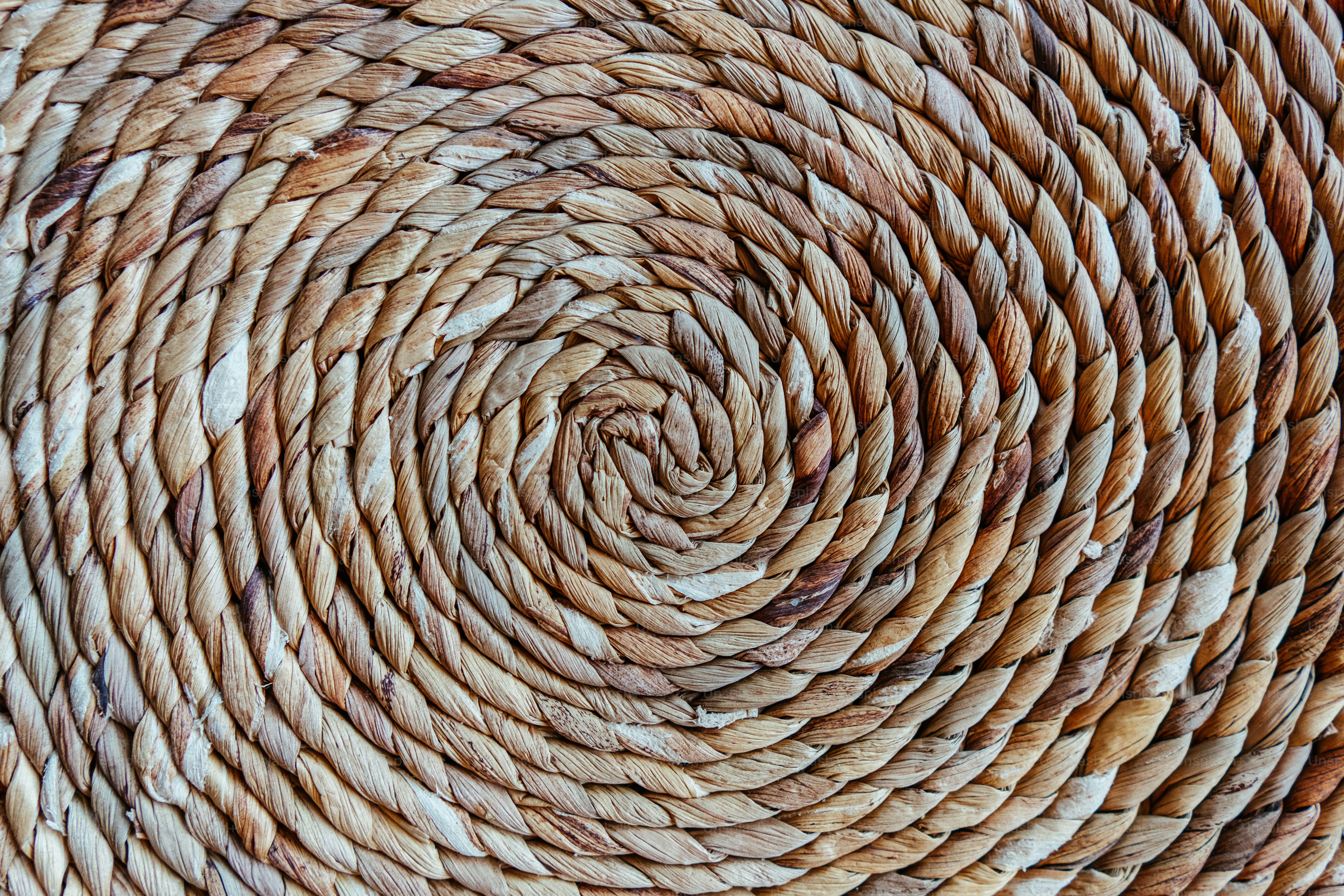 Una vista de cerca de una canasta tejida