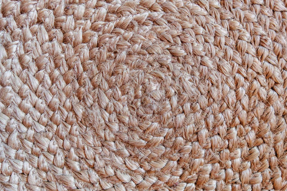 Una vista de cerca de una alfombra tejida