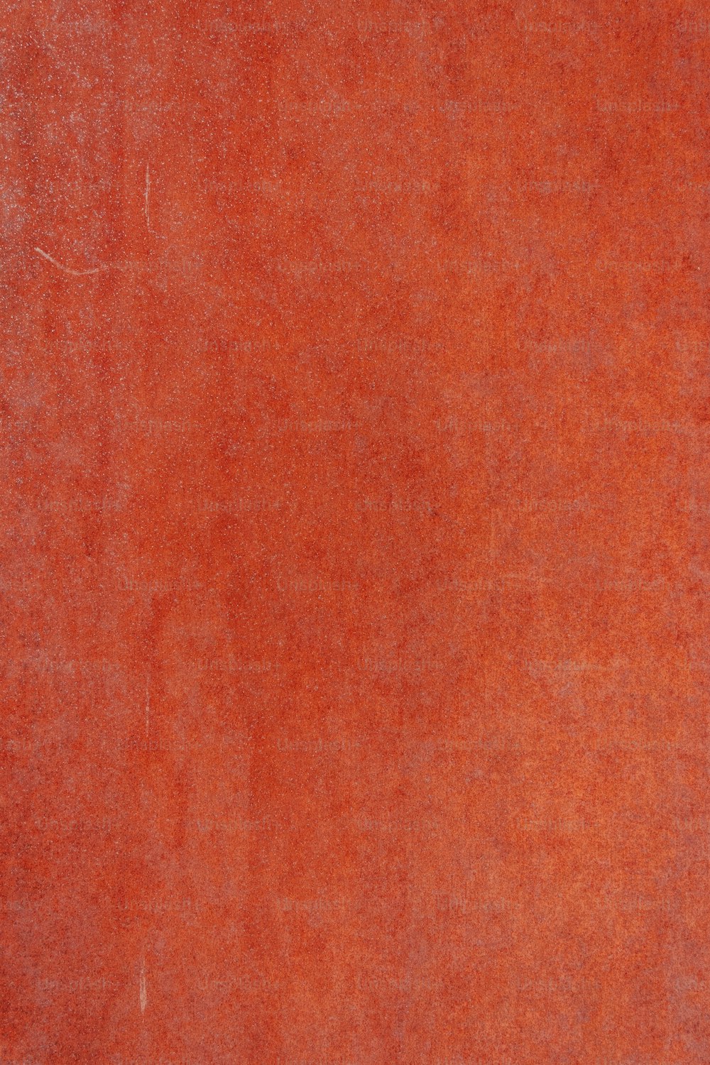 Una vista de cerca de una superficie roja